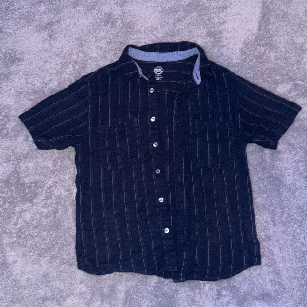 Stylish button up shirt perfect for the beach 🏝️